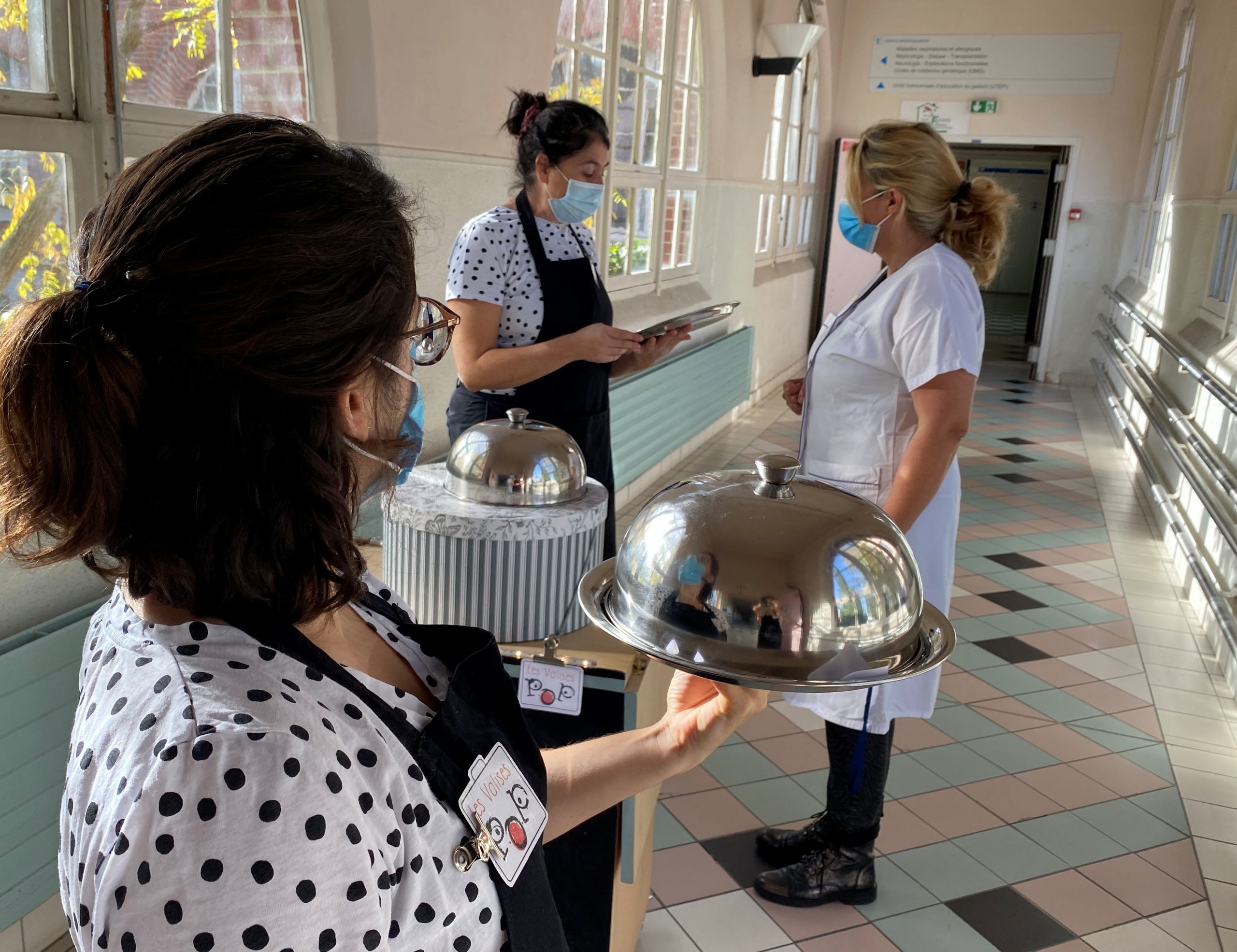 Service de poésie ambulatoire à l’hôpital © Lacompagniepop